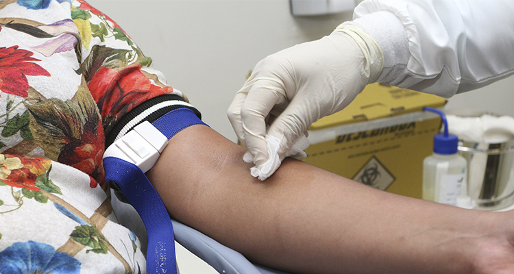 O Projeto de Lei 3205/20 inclui o teste para diagnóstico de covid-19 entre os realizados para doadores de sangue.
