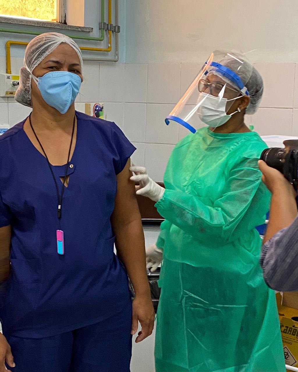 Hospitais Regionais iniciam vacinação dos profissionais da linha de frente no combate à Covid-19