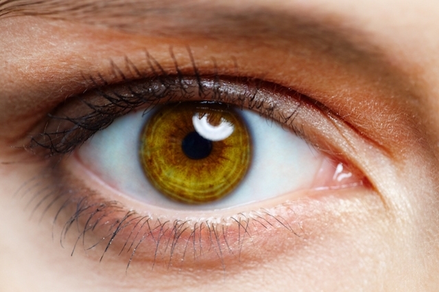 No mês da saúde ocular oftalmologista alerta para cuidados com a visão