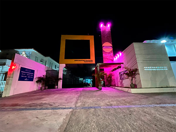 Outubro Rosa: prédios do Senac e Fecomércio ganham iluminação especial