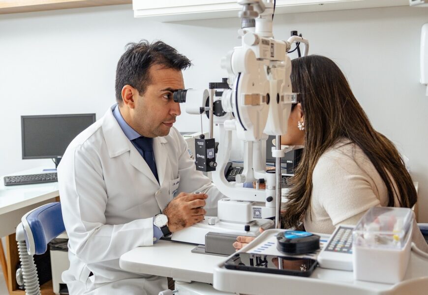 Check-up oftalmológico previne doenças de visão e identifica problemas em outras partes do corpo Check-up oftalmológico previne doenças de visão e identifica problemas em outras partes do corpo