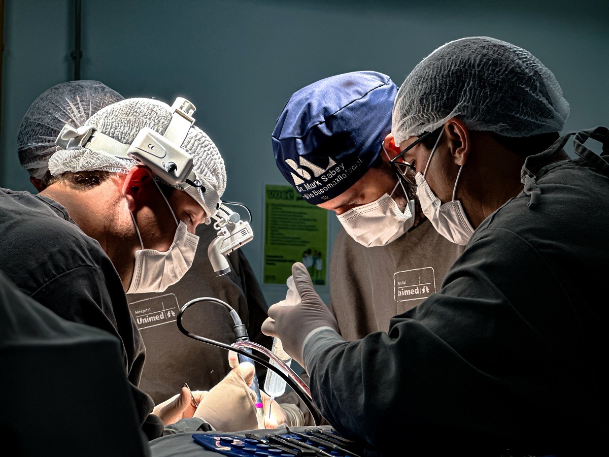 Cirurgião bucomaxilofacial: entenda o que faz o especialista e sua ...