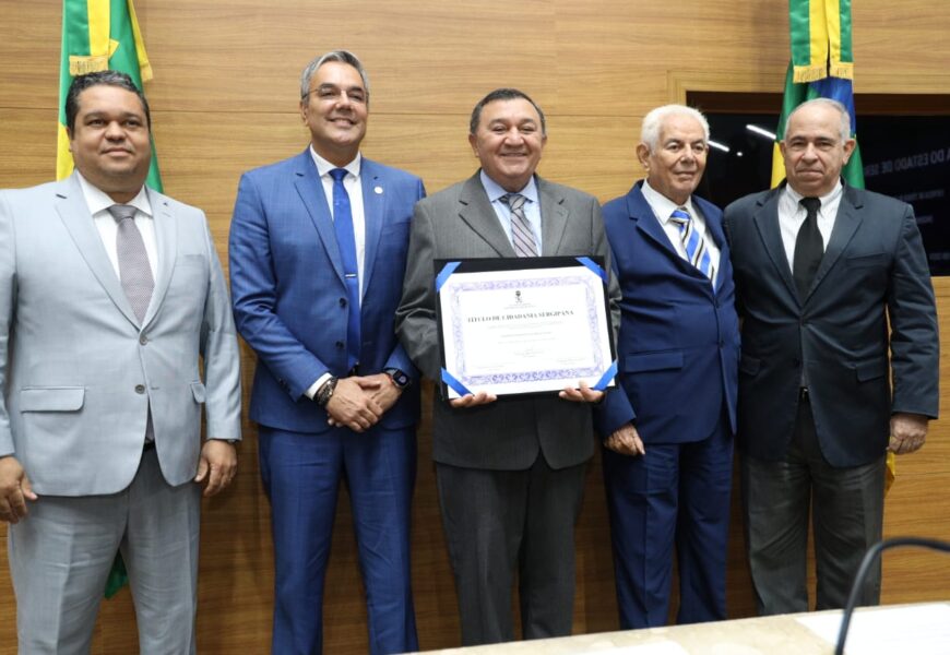 Assembleia concede título de cidadania ao anestesista Enedino Ferreira