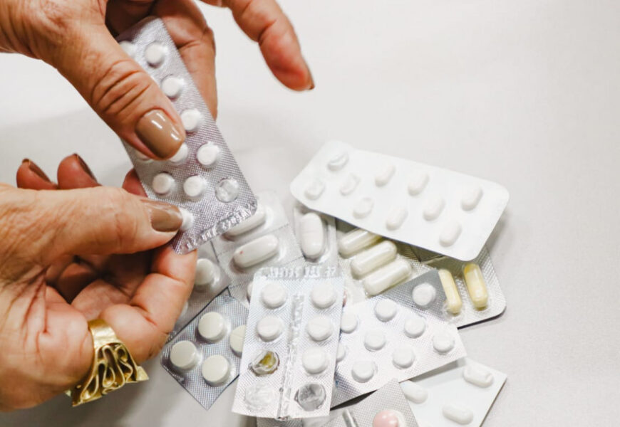 Secretaria de Estado da Saúde alerta sobre os perigos da automedicação Secretaria de Estado da Saúde alerta sobre os perigos da automedicação