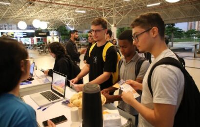 Vagas de estágio são apresentadas a estudantes em evento de empregabilidade