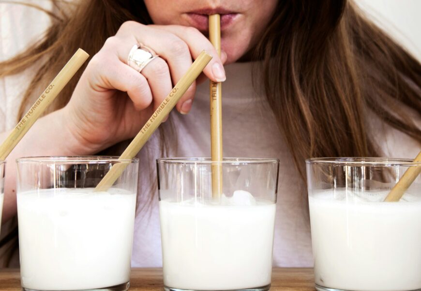 Produtos “sem lactose” podem agravar sintomas, alerta nutricionista