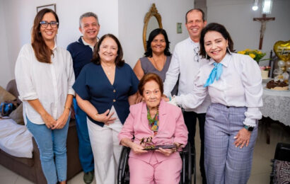 Professora aposentada, Dona Lúcia chega aos 102 anos afirmando que é bom viver
