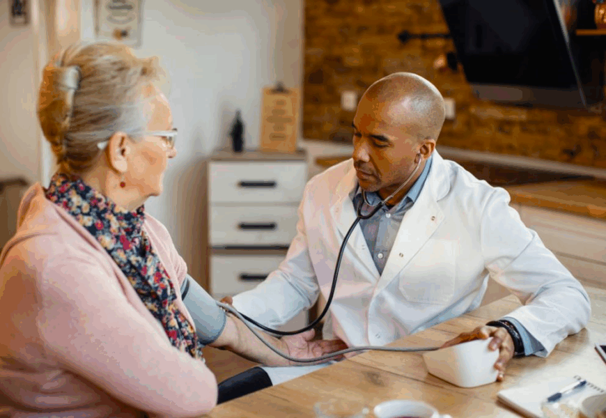 RioMar recebe ação de saúde sobre prevenção do AVC