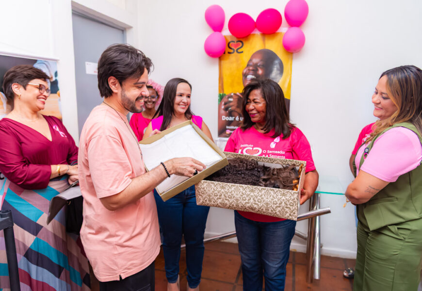 SerMulher inicia Outubro Rosa com doação de cabelos e roda de conversa no Instituto Semeador