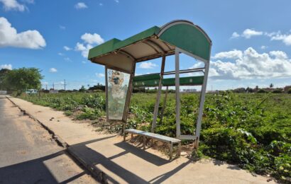 A Falta de Dignidade nos Abrigos de Ônibus de Aracaju A Falta de Dignidade nos Abrigos de Ônibus de Aracaju