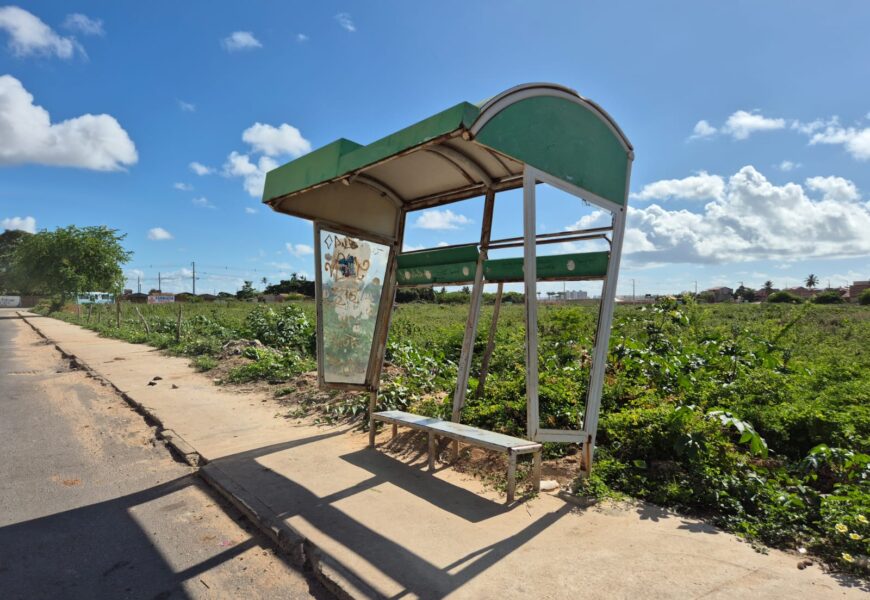 A Falta de Dignidade nos Abrigos de Ônibus de Aracaju
