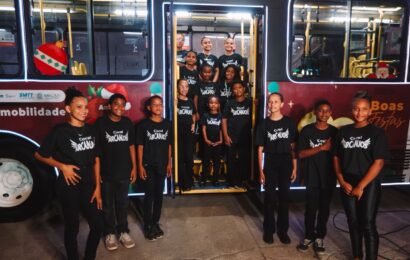 Natal com Mobilidade: setor de transporte público entrega  ônibus natalinos e promove doação de sangue na Praça Fausto Cardoso