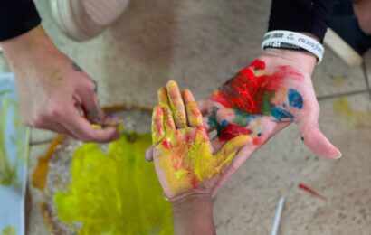 Projeto Férias Voluntárias leva música, brincadeiras e arte a crianças acolhidas Projeto Férias Voluntárias leva música, brincadeiras e arte a crianças acolhidas