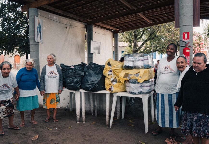 Aquecendo Vidas com Solidariedade: Coopanest-SE, Saese e 28º BC promovem campanha do agasalho Aquecendo Vidas com Solidariedade: Coopanest-SE, Saese e 28º BC promovem campanha do agasalho
