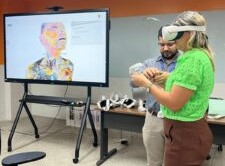 Alunos do curso Técnico de Enfermagem fazem estudo anatômico com simulação 3D